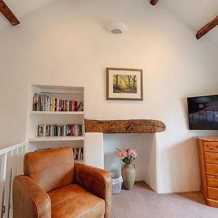 The Bolthole, * 莱伯恩