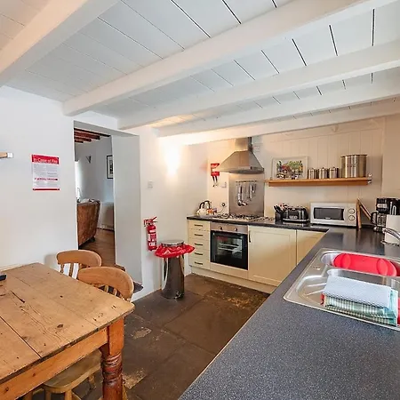 度假居 The Bolthole, *