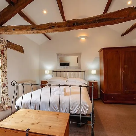 The Bolthole, * レイバーン