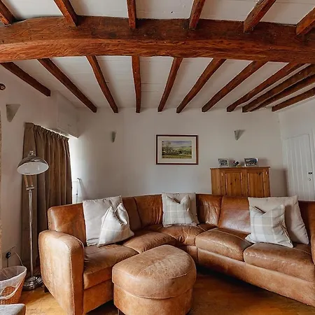 別荘 The Bolthole,